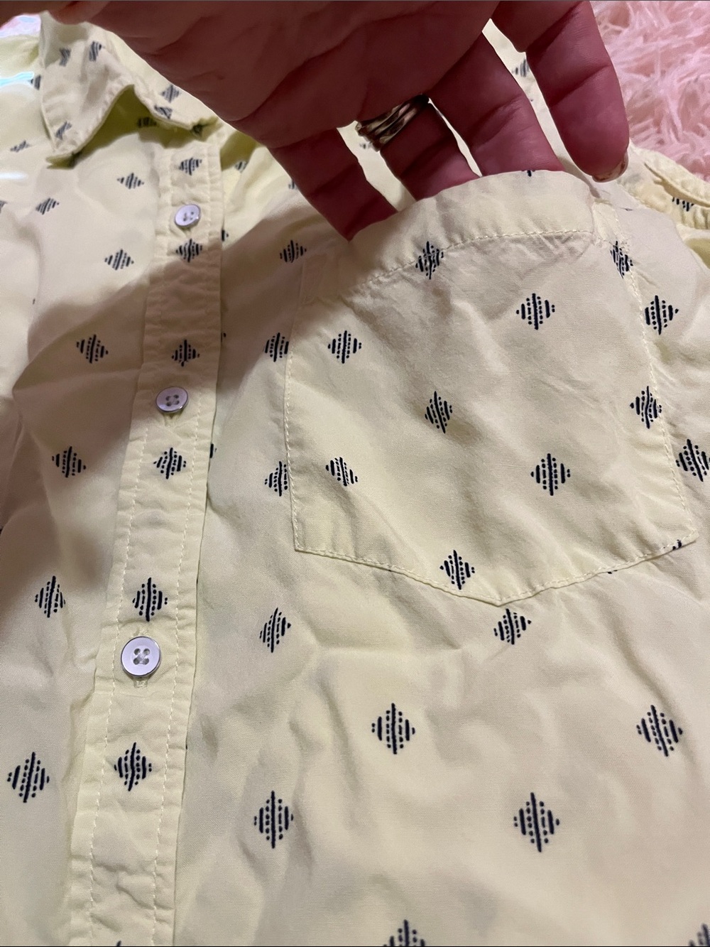 Banana Republic Sleeveless Pale Yellow Button-Down with Navy Diamond Print - Picture 4 of 6